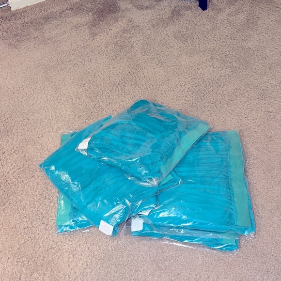 Sheer 100% polyester skirt. - Picture 5 of 5